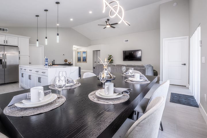 Montego Bay Retreat | 15 Min to Disney