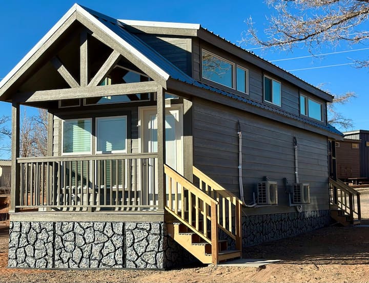 Cozy Tiny Home King Room