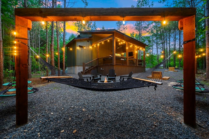 Secluded, Hot Tub, Games, Luxury, Fire pit, Pets