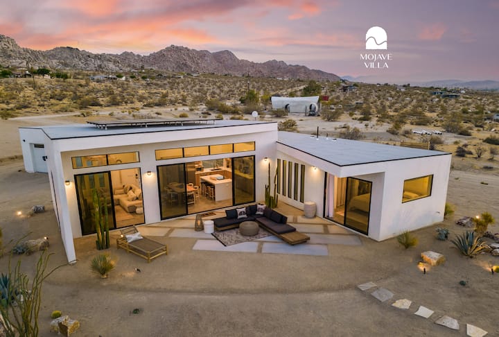 Mojave Villa | 360° views, Spa & Cowboy Pool