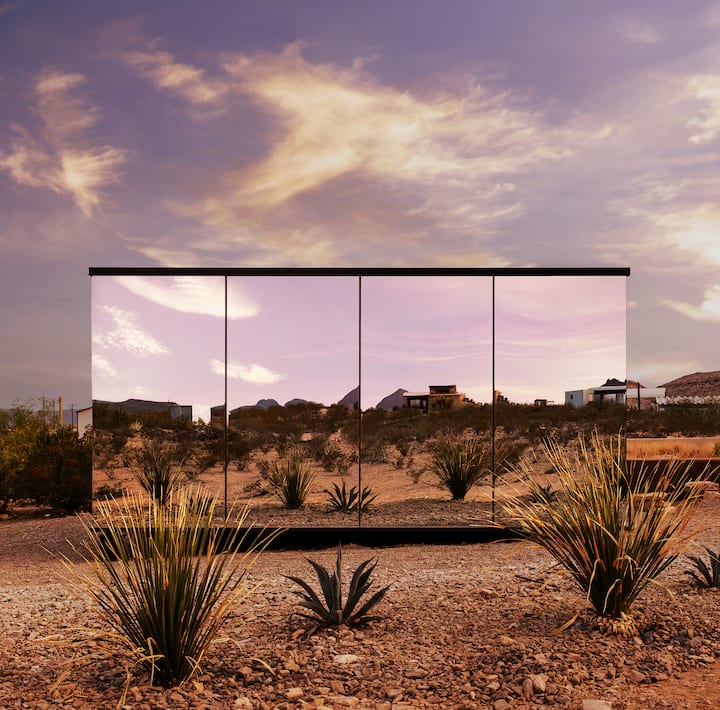 10 Min to Big Bend — Mirrored Desert Casita