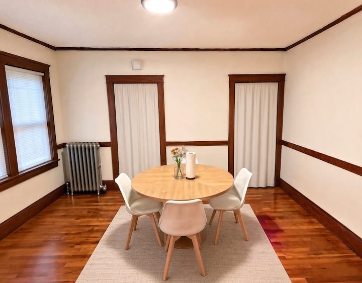 Private Guest Room near Airport & Downtown