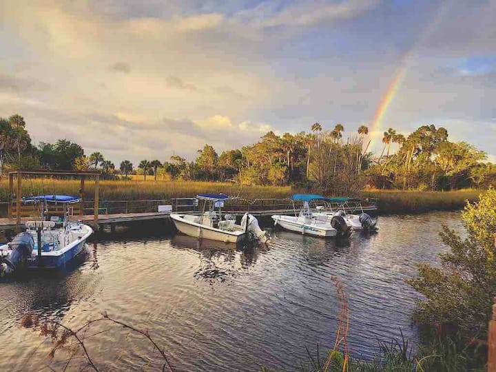 Retreat, waterfront condo/boat slip/pool