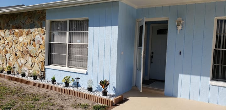 Cozy Carrolwood centrally located to all 1/1