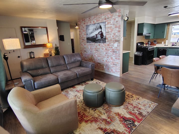 Lounge Car Lodge - Play outside or relax inside!