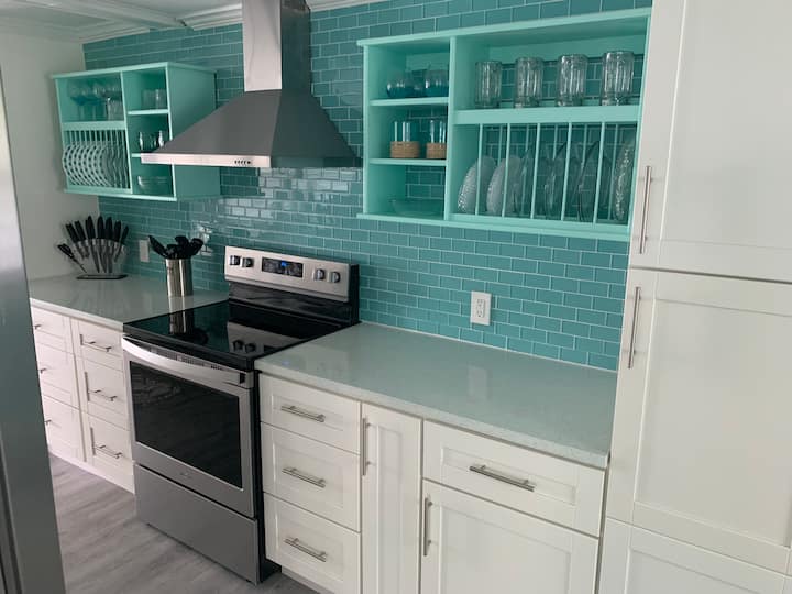 “SWEETPEA’S PARADISE”- 2/2- Key West Style Cottage