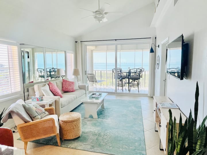 Gulf-front Penthouse, Lighthouse Sunrises