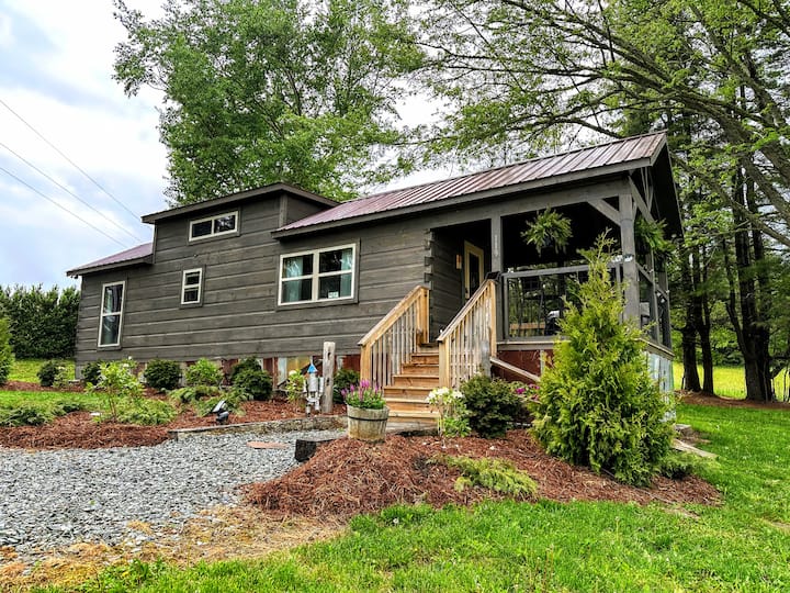 Tiny Tin Man Cabin on Beautiful 100 Year-Old Farm!