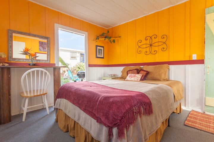 PERFECT LIL SURF SHACK