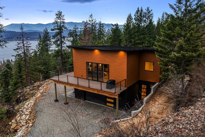 Hygge Hideaway - Lake View + Hot Tub BRAND NEW