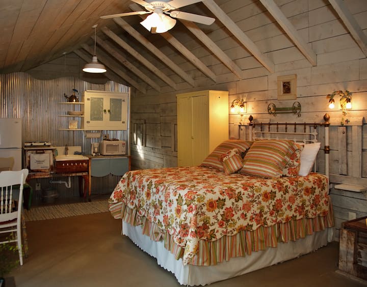 Red Barn Suite at Four Mile Creek Guest Cabins