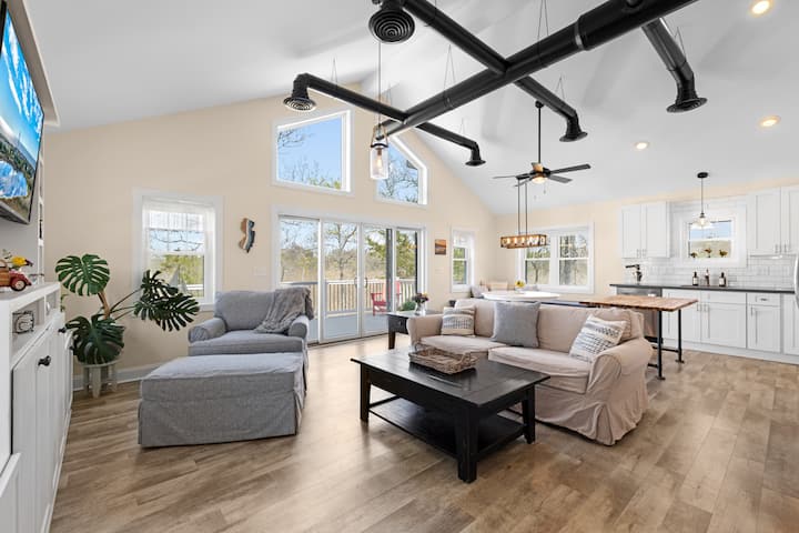 Oak Street Treehouse