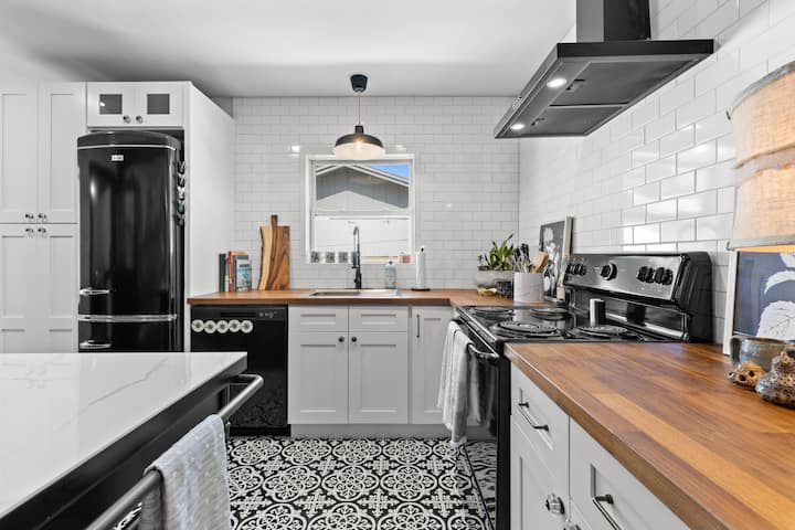 Luxury - Pet Friendly, Farmhouse Bungalow DT Tampa
