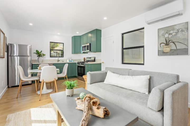 The Vina {B} - A Coastal Downtown SB Retreat
