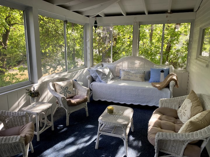 Enchanting Bungalow By The Sea