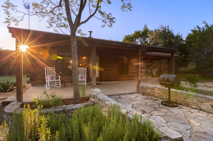 Romantic Log Cabin on Smith Creek with EV Charger