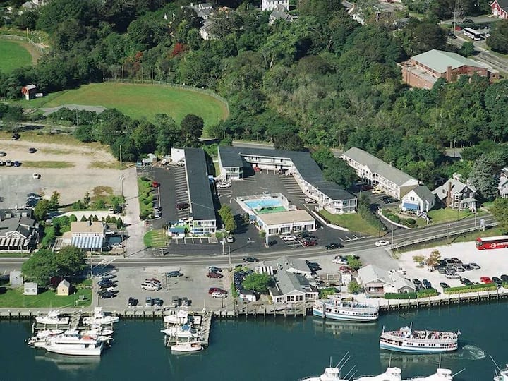 Ocean Street Inn on Hyannis Harbor