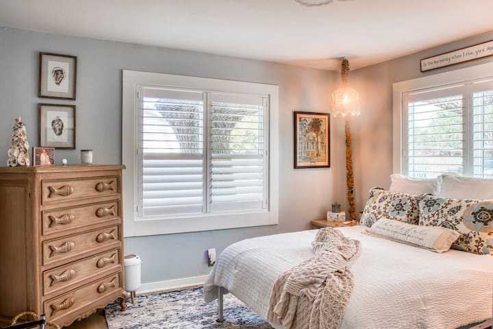 Cozy Coastal Retreat
Close to beach•Boat parking