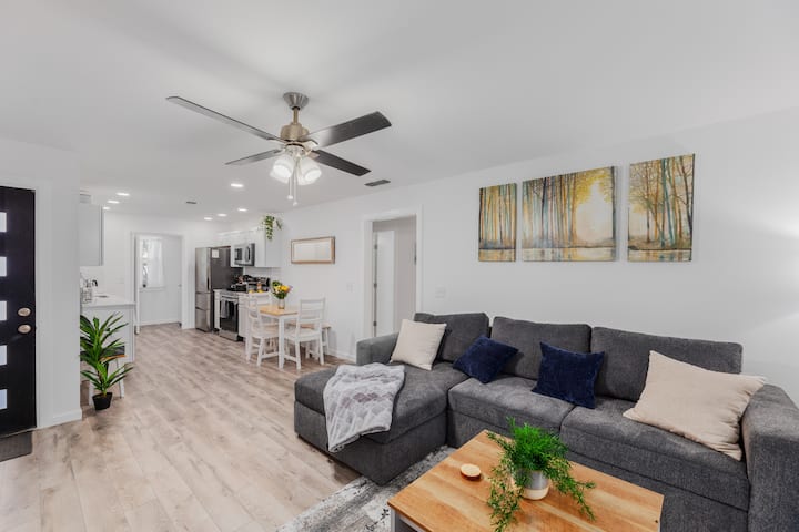 Cozy Condo in Central Austin ~ 2BR/1BA, Sleeps 6