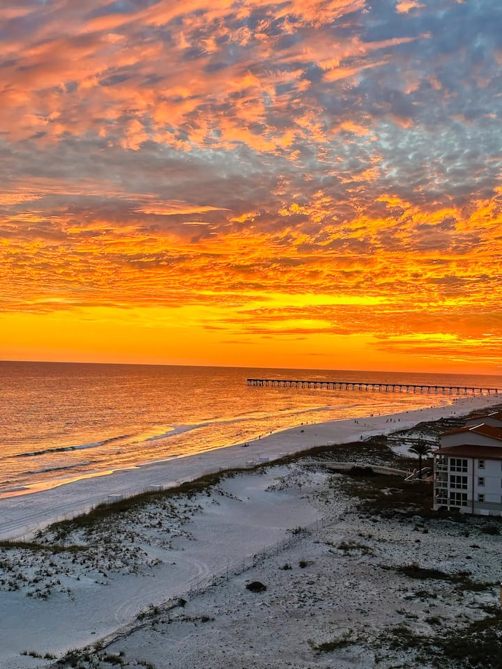 Beachfront Condo • Pool & Resort Perks