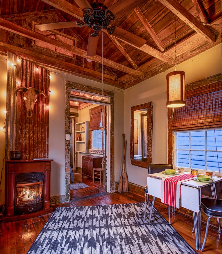 Retro, Funky, Chic – Walk to the French Quarter