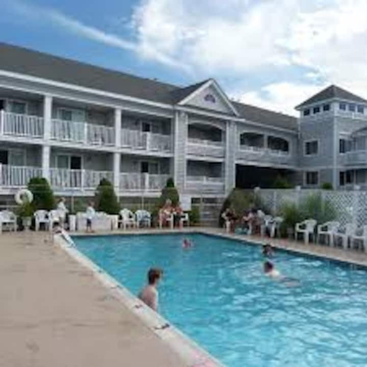 Hyannis Travel Inn, Two Double Beds