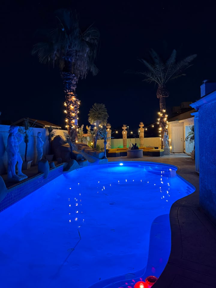 Luxury house near the airport with pool.