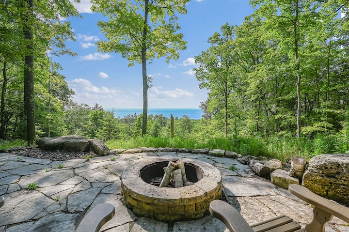 Sunset Sanctuary- with outdoor hot tub