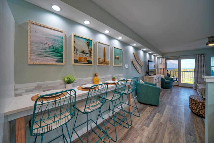 Beachfront Condo • Pool • Tennis | Beach Happy