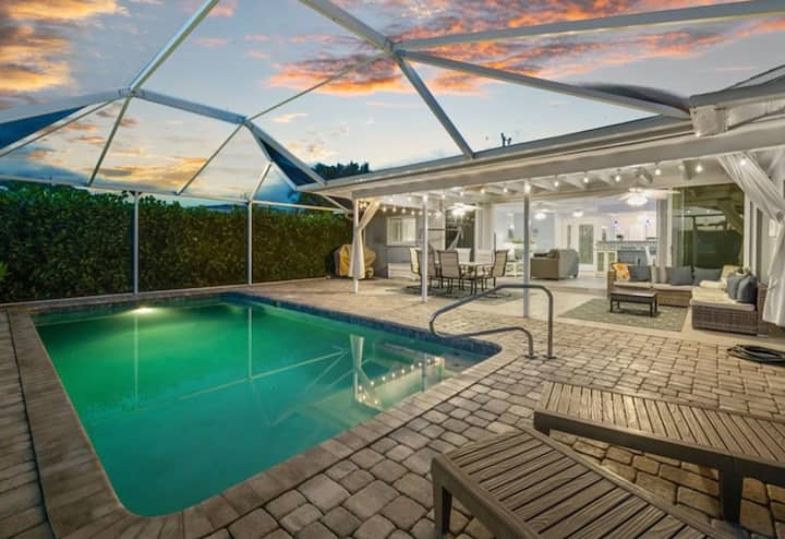 Pool, Sunsets and Water Access!