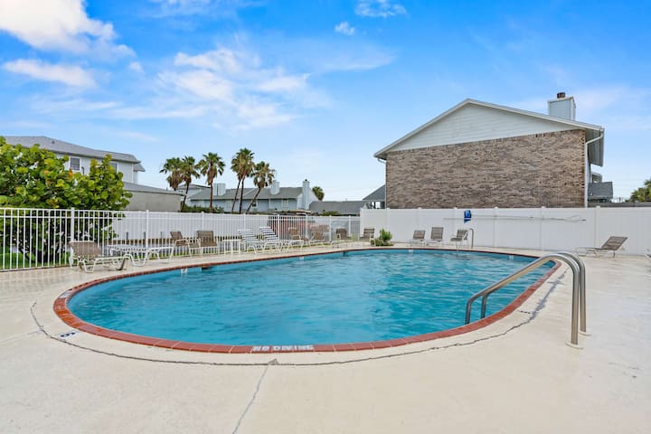 Coastal Townhome, Steps to Beach + Pool Access