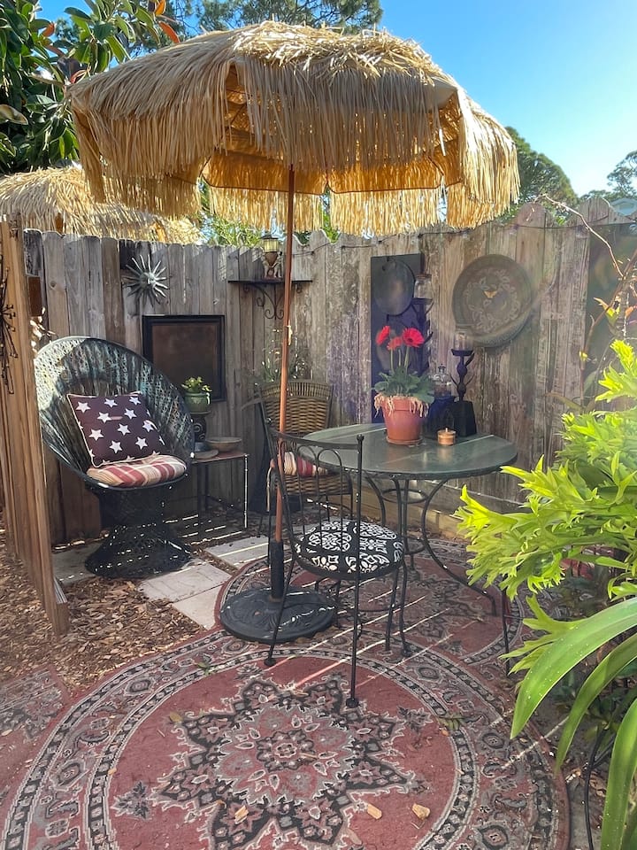 The Oz Parlor 2.9 mi beach