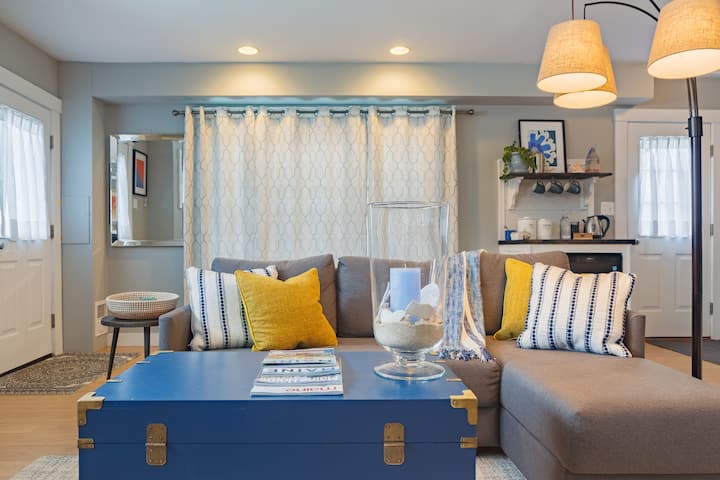 Superb Location w/EV Hk up & Walk to town & ocean