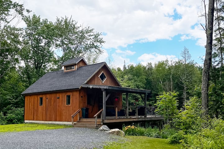 Newly Built Cabin w/ Hot Tub - 16 Mi to Stowe Mtn!