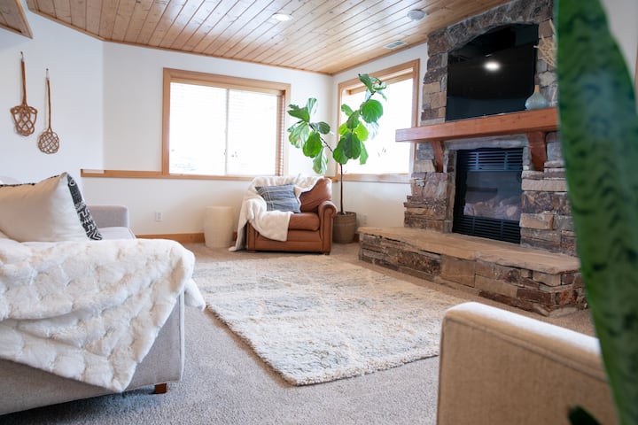 2BR Heber basement w/access to everything outdoors