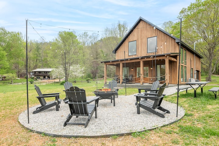 Gorgeous 1BD+Loft Cabin w/ River Access +Fireplace