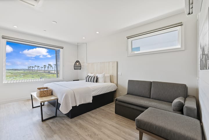 Lively Beach 1BR Studio Suite - Sleeps 4