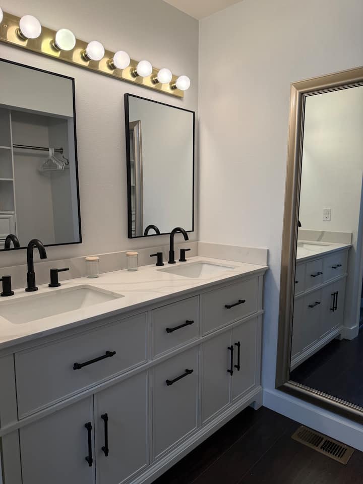 Cozy 2BR Home Near Airport | Quiet & Comfortable