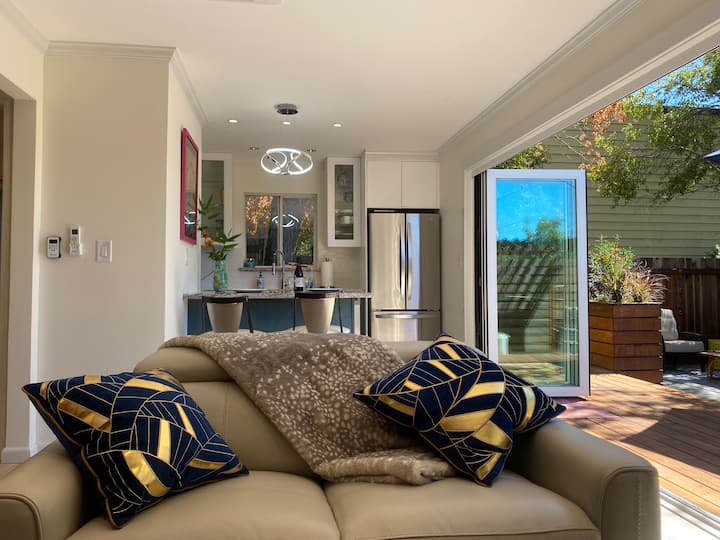 Chic Wine Country Stay - Walk to River & Downtown