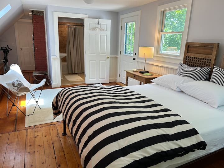 Charming Truro Hedges House in-law suite