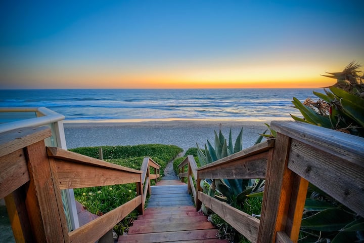 Oceanfront Balcony • Beach Access • BBQ • Wi-Fi