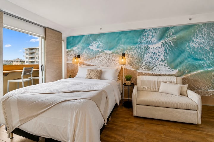 Tropical Waikiki Oasis | 1 Min to Beach + Lanai