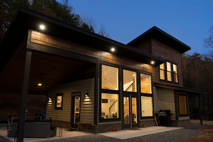 Modern Scandinavian-Japanese Insp. Mountain Home
