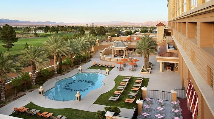 1 King or Two Queen Bedroom - Golf View