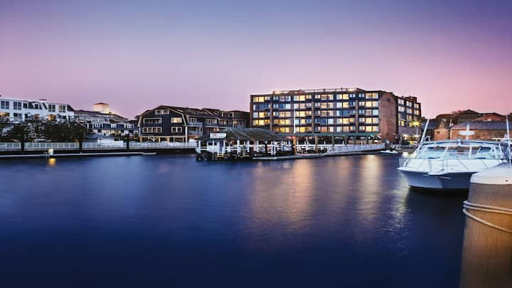 Newport Harbor Escape - Inn on The Harbor - 1BR