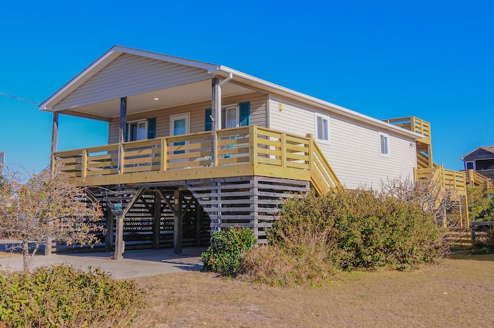 Skye's the Limit-400ft to the beach/dog friendly!