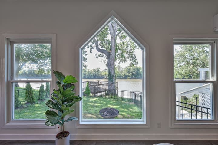 Riverfront Guest House Suite - 15 Mins to Broadway