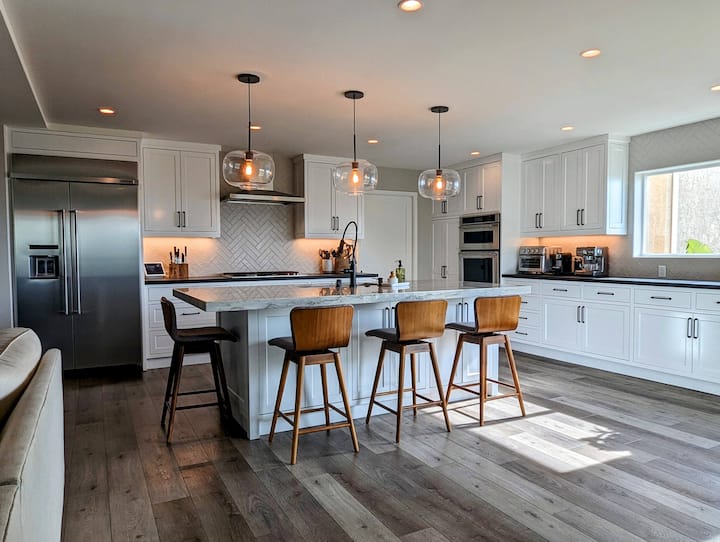 Lantern District Home - Ocean View  & Walkable!
