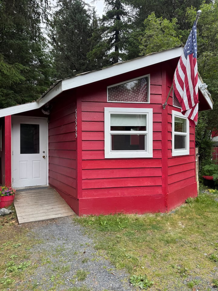 Bigfoot Bungalow-cozy hideaway