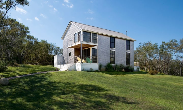 Island House: Clean Modern Design w/ Ocean Views